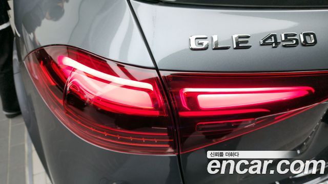 Mercedes-Benz GLE-Class 2025 — photo 9