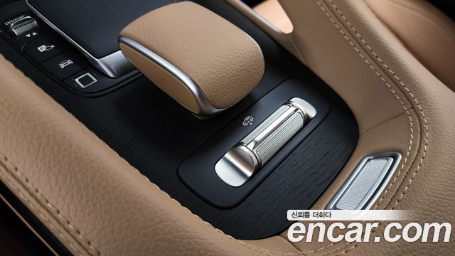 Mercedes-Benz GLE-Class 2025 — photo 32