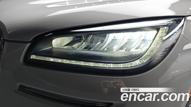 Lincoln Corsair 2022 — photo 8