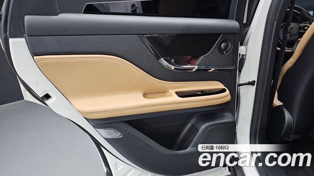 Lincoln Corsair 2022 — photo 15