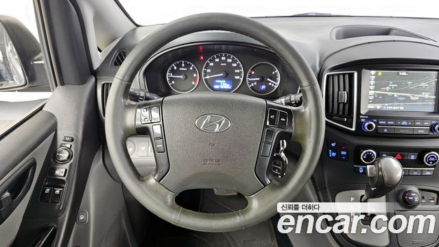 Hyundai Starex 2018 — photo 13