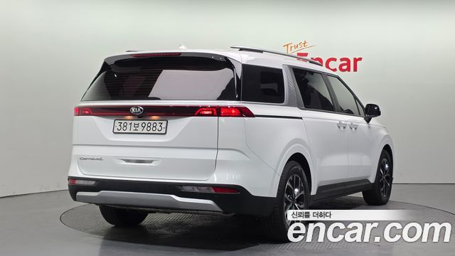Kia Canival 2021 — photo 2