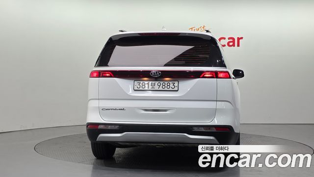Kia Canival 2021 — photo 4