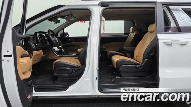 Kia Canival 2021 — photo 17