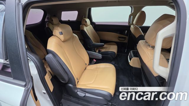 Kia Canival 2021 — photo 19