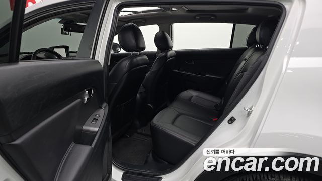 Kia Sportage 2013 — photo 16