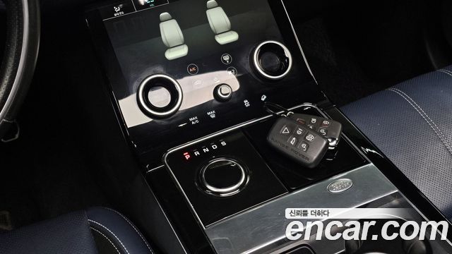 Land Rover Range Rover Velar 2018 — photo 9