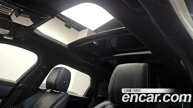 Land Rover Range Rover Velar 2018 — photo 18