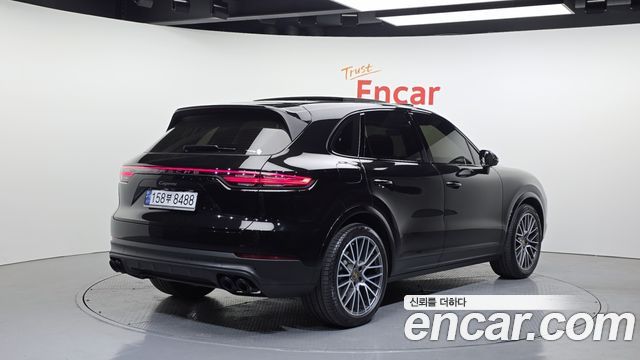 Porsche Cayenne 2023 — photo 2