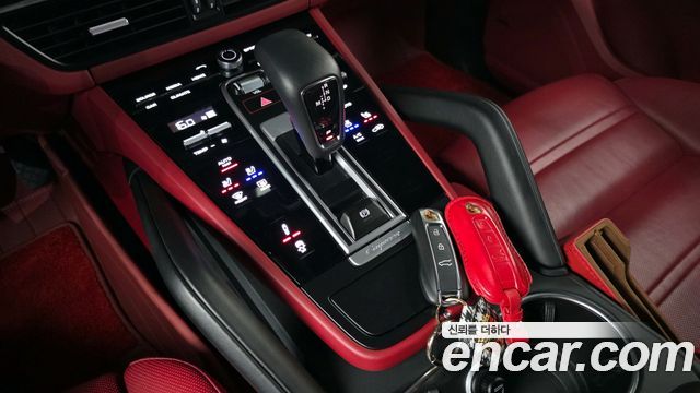Porsche Cayenne 2023 — photo 12