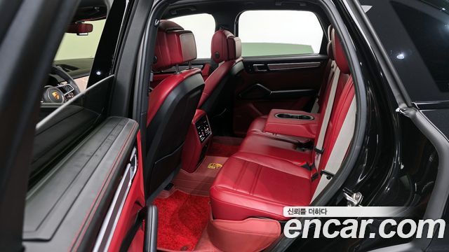 Porsche Cayenne 2023 — photo 18