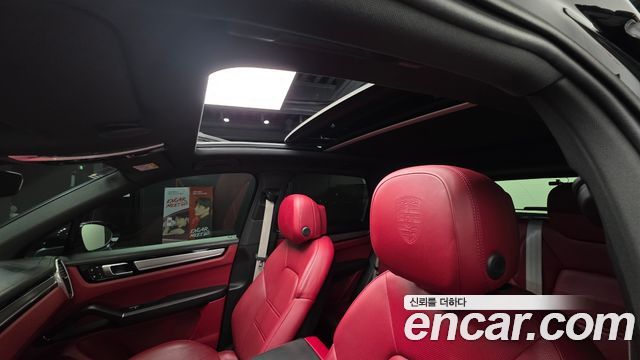 Porsche Cayenne 2023 — photo 24