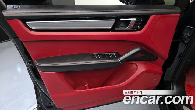 Porsche Cayenne 2023 — photo 14