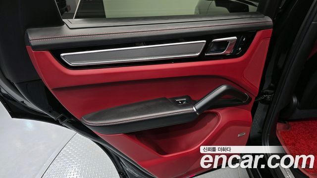 Porsche Cayenne 2023 — photo 15
