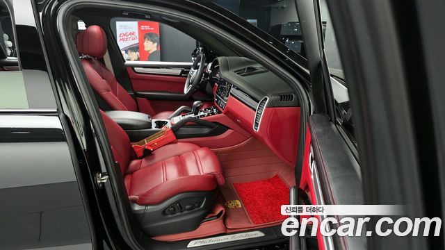 Porsche Cayenne 2023 — photo 16