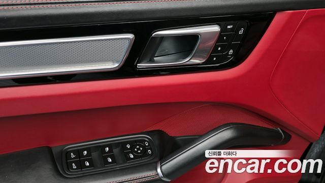 Porsche Cayenne 2023 — photo 31