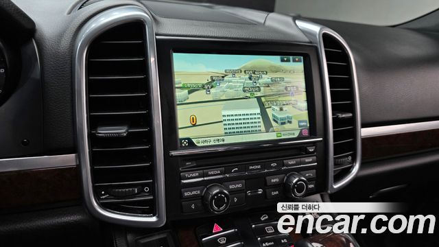 Porsche Cayenne 2014 — photo 14