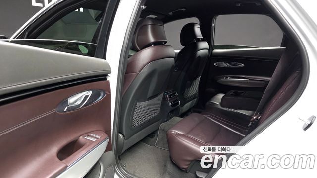 Genesis GV70 2021 — photo 11