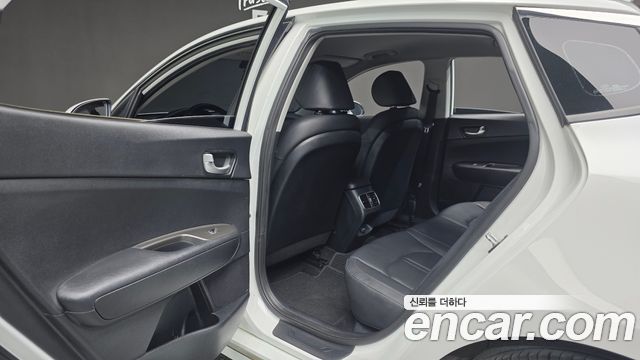 Kia K5 2019 — photo 17
