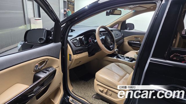Kia Canival 2019 — photo 10