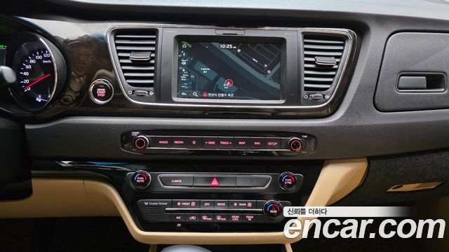 Kia Canival 2019 — photo 17
