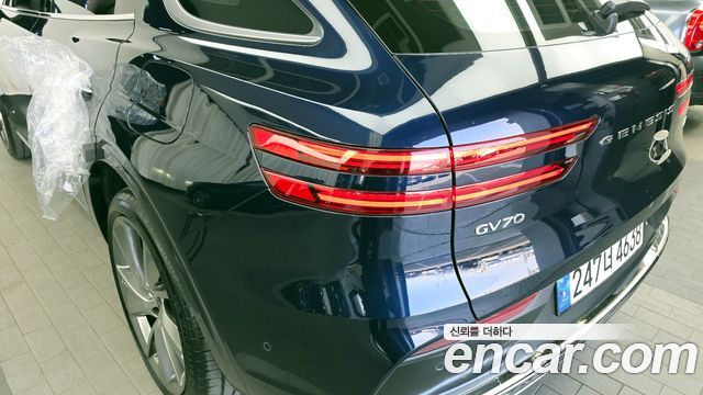 Genesis GV70 2025 — photo 9