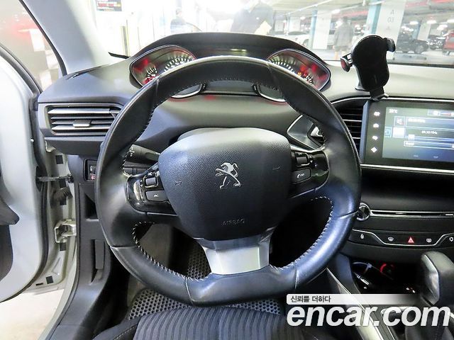 Peugeot 308 2015 — photo 8