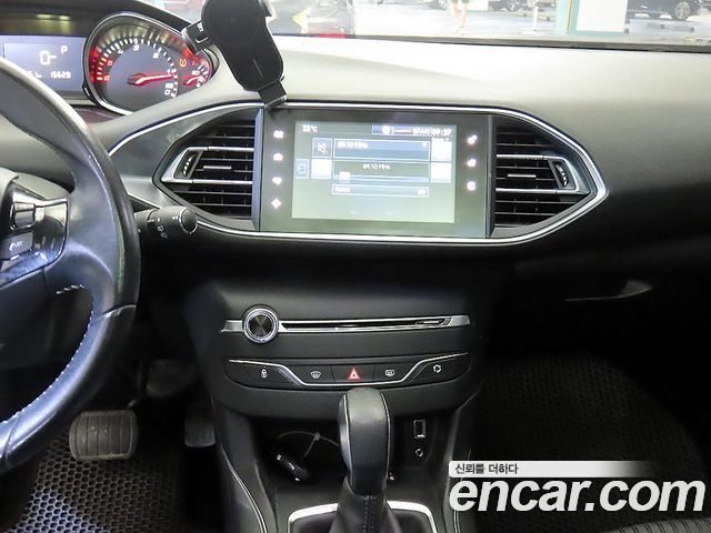 Peugeot 308 2015 — photo 11