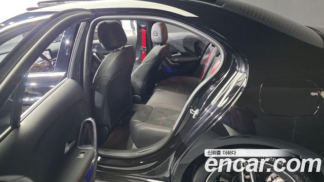 Mercedes-Benz A-Class 2020 — photo 11