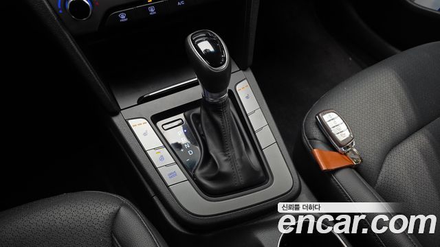 Hyundai AVANTE 2016 — photo 9