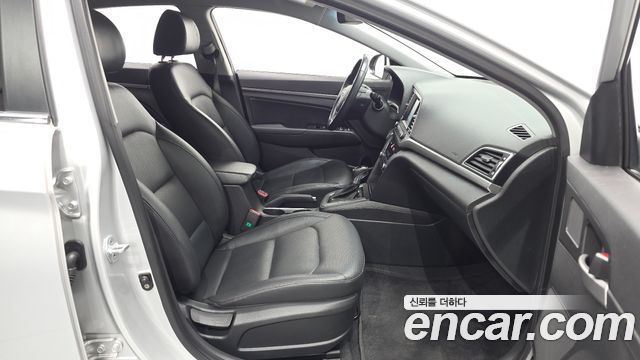 Hyundai AVANTE 2016 — photo 10