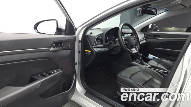 Hyundai AVANTE 2016 — photo 11