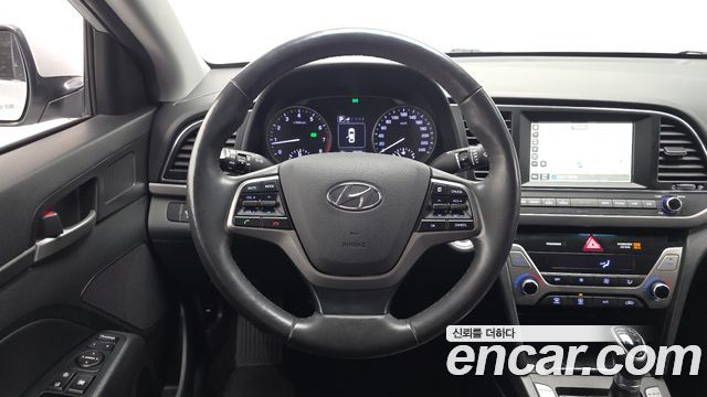 Hyundai AVANTE 2016 — photo 13