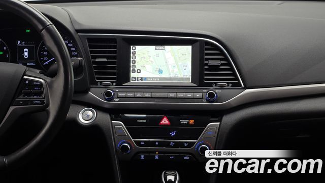 Hyundai AVANTE 2016 — photo 14