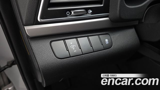 Hyundai AVANTE 2016 — photo 19