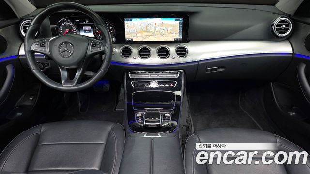 Mercedes-Benz E-Class 2018 — photo 10