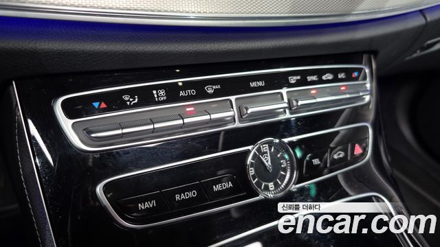 Mercedes-Benz E-Class 2018 — photo 22