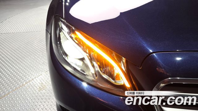 Mercedes-Benz E-Class 2018 — photo 8