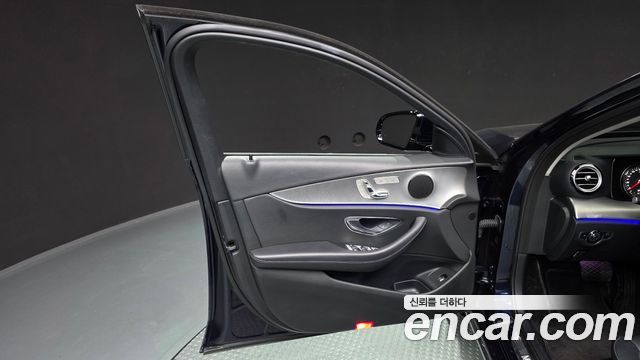 Mercedes-Benz E-Class 2018 — photo 14