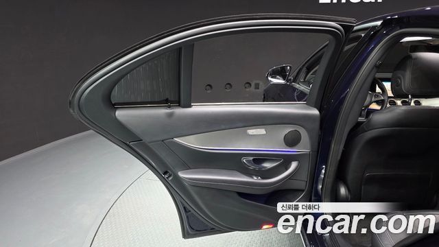 Mercedes-Benz E-Class 2018 — photo 15