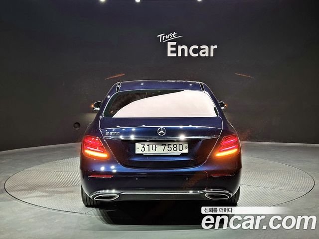 Mercedes-Benz E-Class 2018 — photo 30