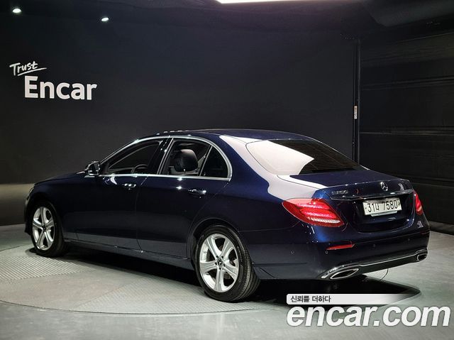 Mercedes-Benz E-Class 2018 — photo 48