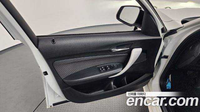 BMW 1-Series 2018 — photo 14