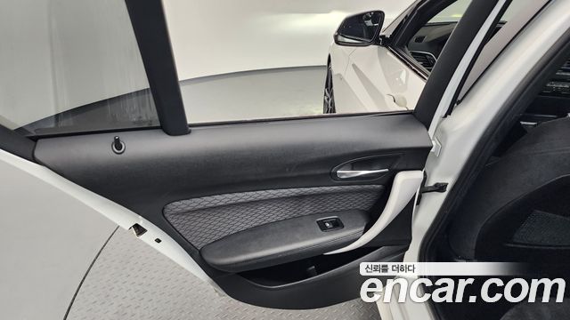 BMW 1-Series 2018 — photo 15