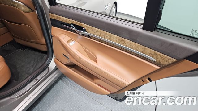 Genesis G90 2019 — photo 15