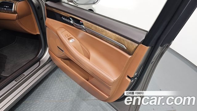 Genesis G90 2019 — photo 28