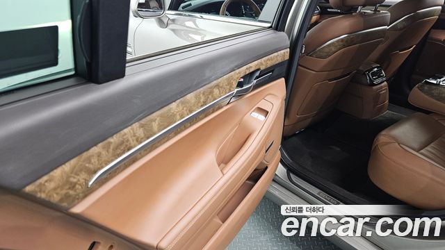 Genesis G90 2019 — photo 30