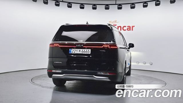 Kia Canival 2023 — photo 4