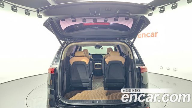 Kia Canival 2023 — photo 23