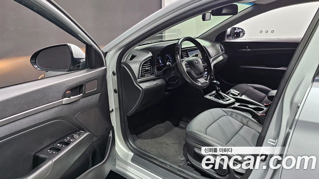 Hyundai AVANTE 2016 — photo 10